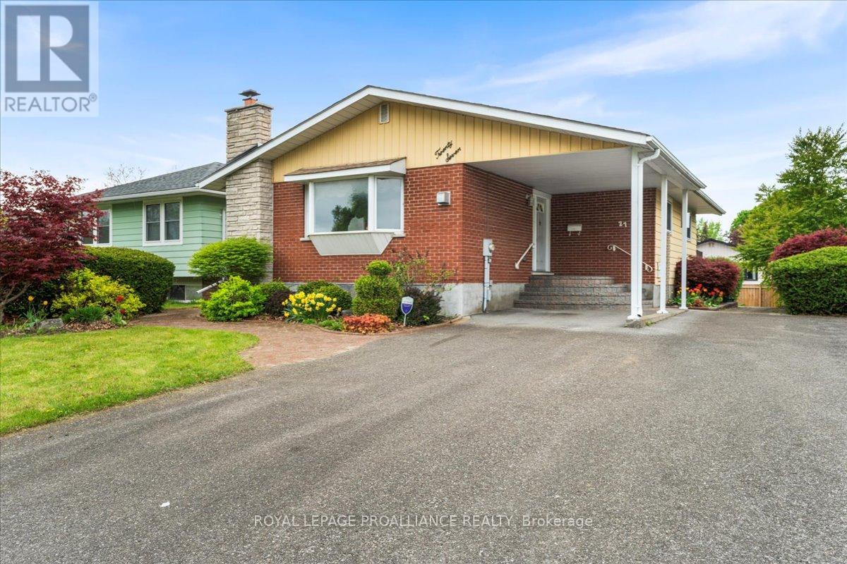 Property at 27 HOLLANDALE AVENUE image 3