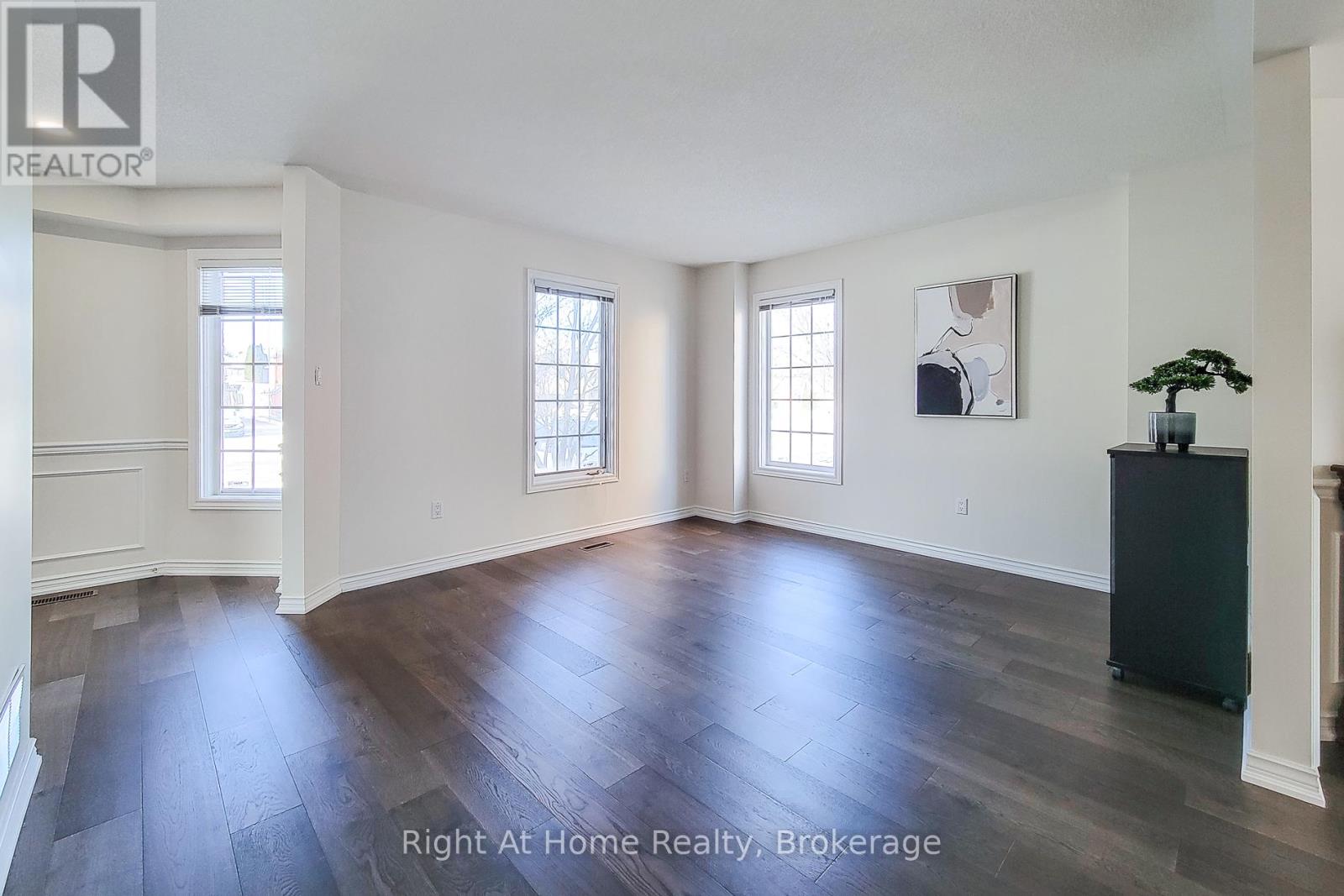 85 Meadowlands Boulevard, Hamilton, Ontario  L9K 1H8 - Photo 11 - X12027757