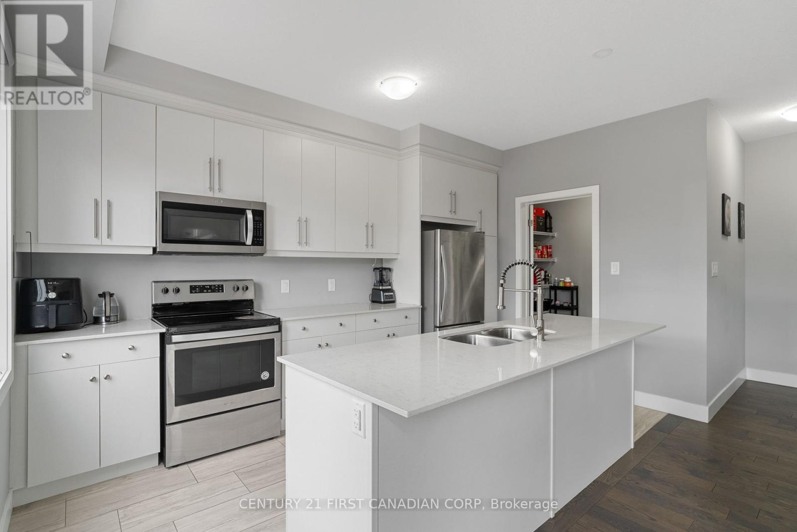 25 - 2070 Meadowgate Boulevard, London South, Ontario  N6M 0H5 - Photo 14 - X12153328