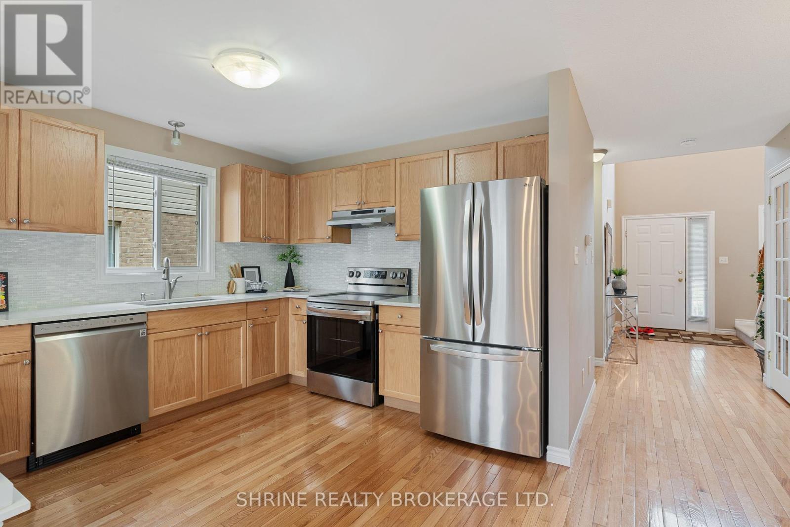 809 Queensborough Crescent, London North, Ontario  N6G 5K2 - Photo 12 - X12153467