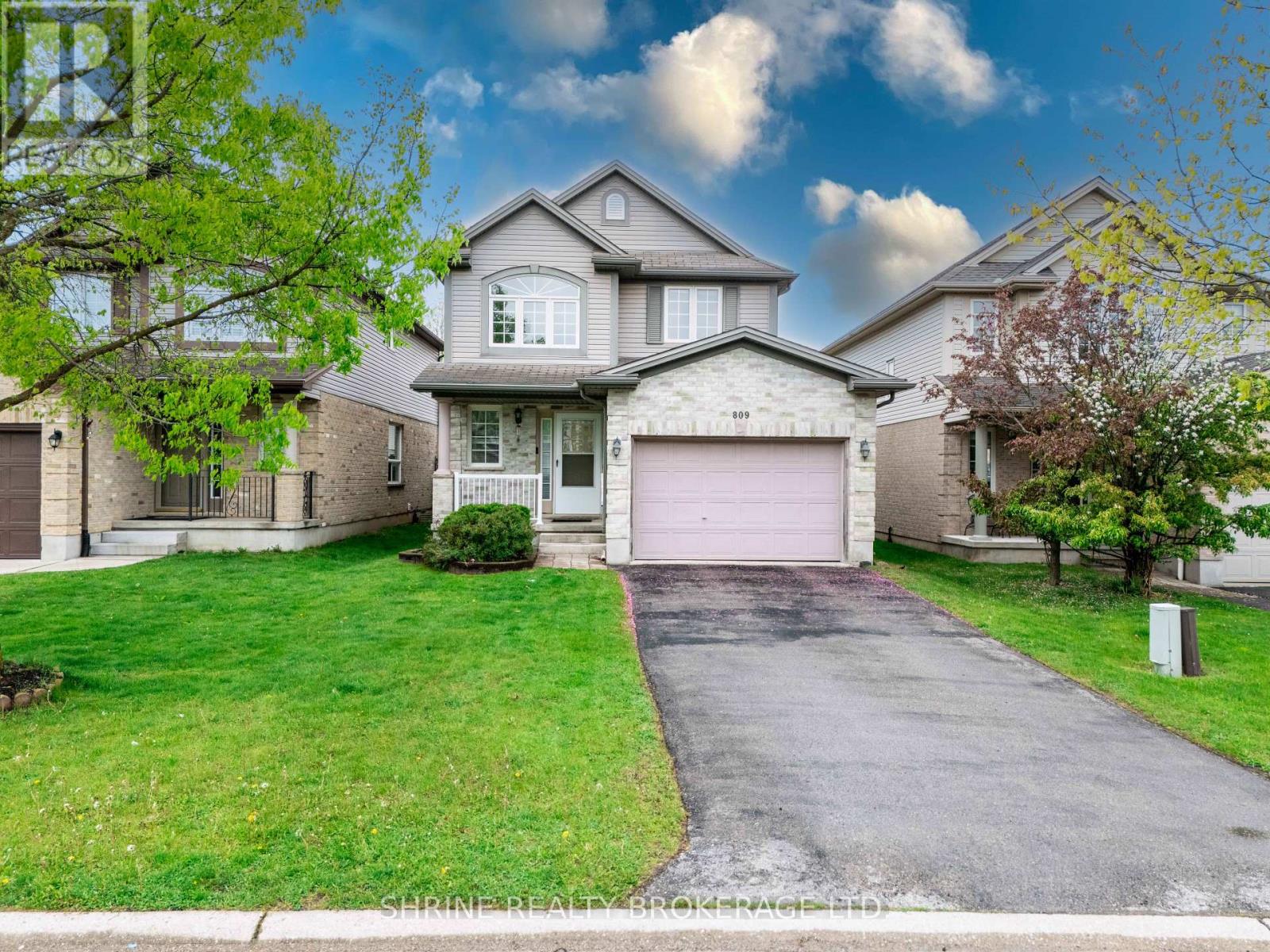 809 Queensborough Crescent, London North, Ontario  N6G 5K2 - Photo 3 - X12153467