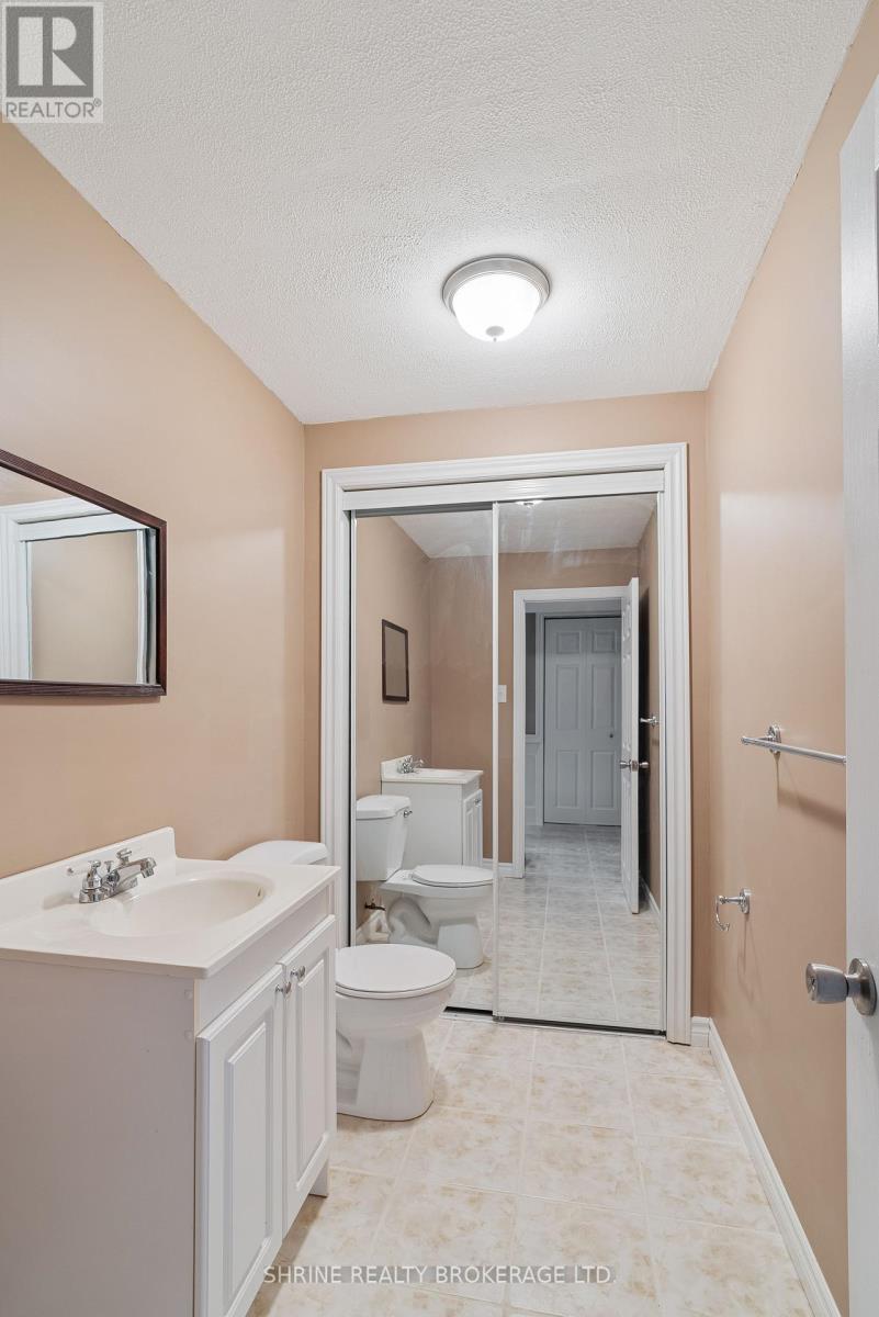 809 Queensborough Crescent, London North, Ontario  N6G 5K2 - Photo 38 - X12153467
