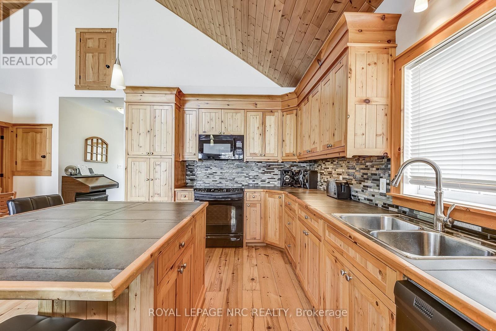10849 Lakeshore Road W, Wainfleet, Ontario  L3K 5V4 - Photo 7 - X12153343