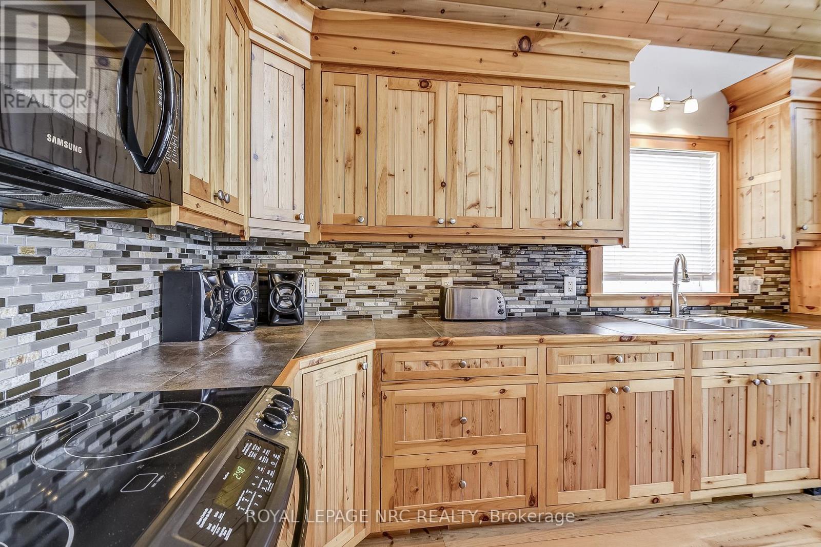 10849 Lakeshore Road W, Wainfleet, Ontario  L3K 5V4 - Photo 8 - X12153343