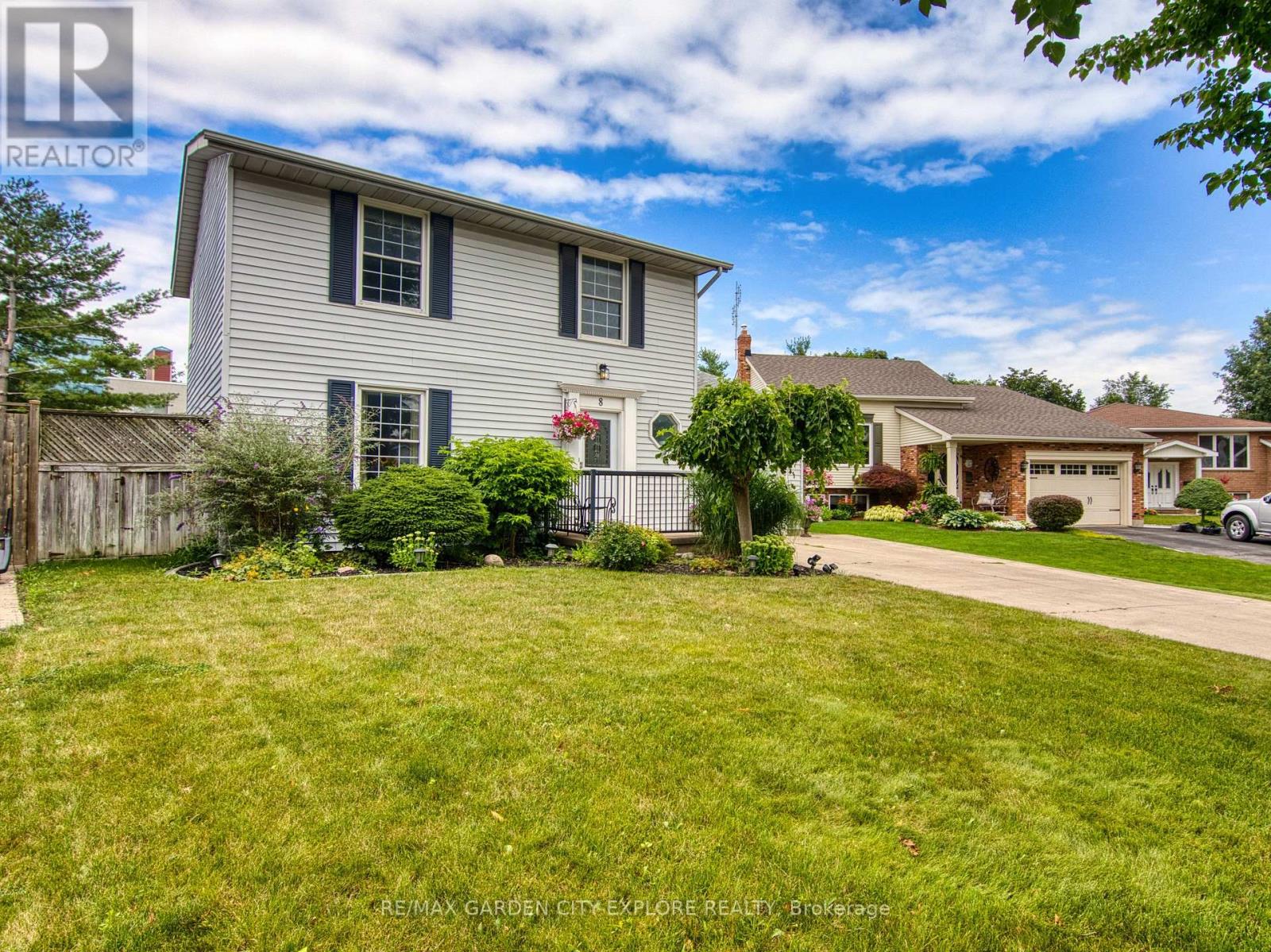 8 Bolger Drive, St. Catharines (Lakeport), Ontario  L2N 7L4 - Photo 3 - X12153371