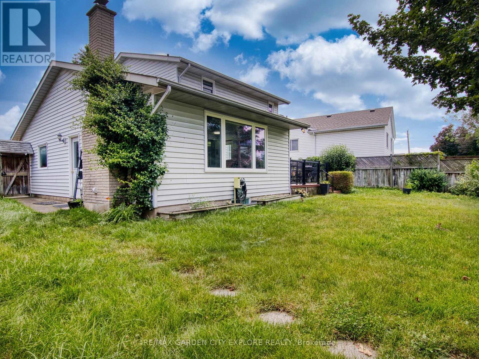 8 Bolger Drive, St. Catharines (Lakeport), Ontario  L2N 7L4 - Photo 47 - X12153371