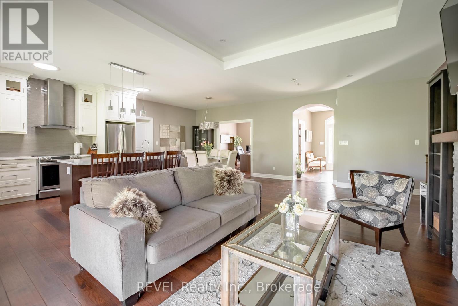 7 Parklane Crescent, St. Catharines, Ontario  L2T 3T9 - Photo 10 - X12153408