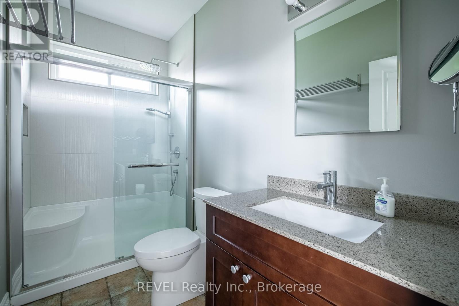 7 Parklane Crescent, St. Catharines, Ontario  L2T 3T9 - Photo 23 - X12153408