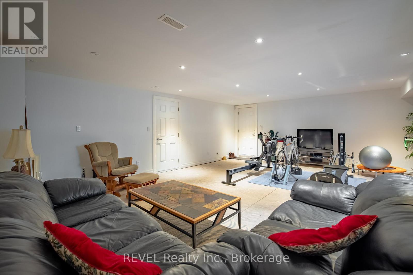 7 Parklane Crescent, St. Catharines (Glendale/glenridge), Ontario  L2T 3T9 - Photo 31 - X12153408