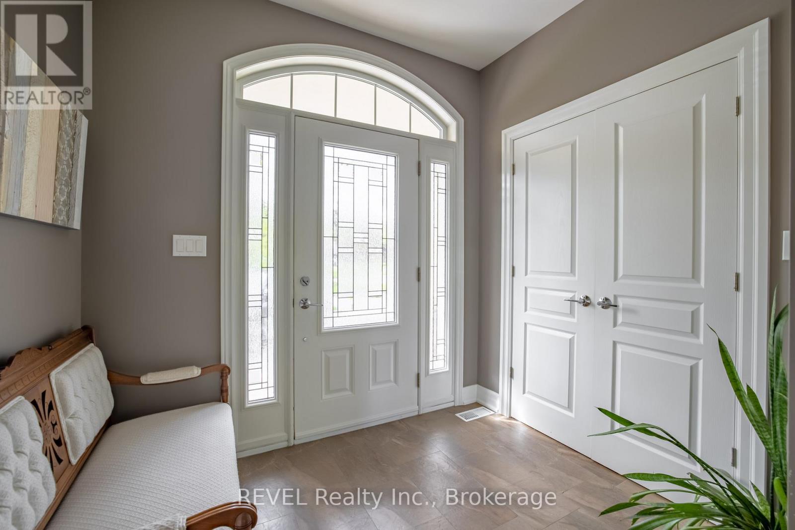 Property at 7 PARKLANE CRESCENT image 4