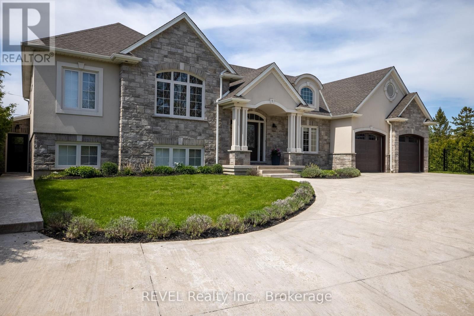 7 Parklane Crescent, St. Catharines, Ontario  L2T 3T9 - Photo 48 - X12153408