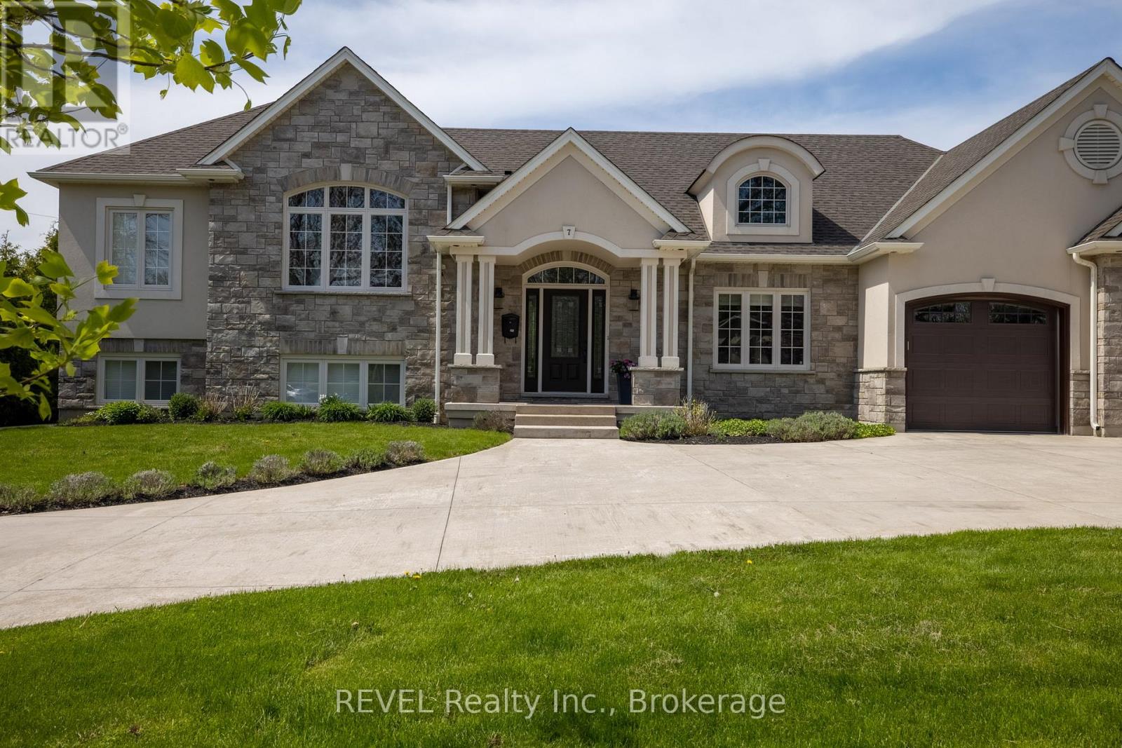 7 Parklane Crescent, St. Catharines, Ontario  L2T 3T9 - Photo 49 - X12153408