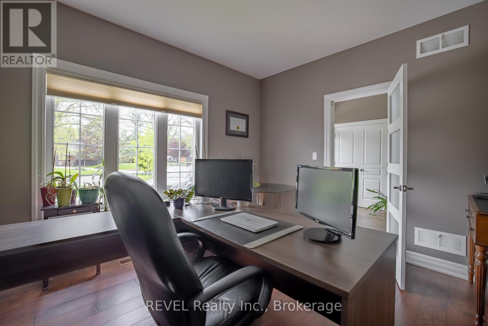 7 Parklane Crescent, St. Catharines, Ontario  L2T 3T9 - Photo 6 - X12153408