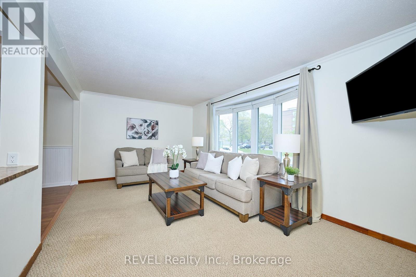 262 High Street, Fort Erie (Central), Ontario  L2A 3R3 - Photo 4 - X12153470
