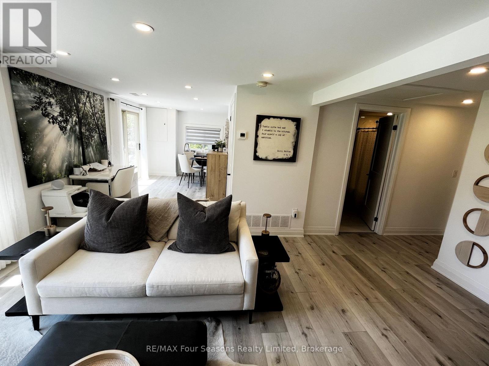 28 Betty Boulevard, Wasaga Beach, Ontario L9Z 2Y4 - Photo 10 - S12153365