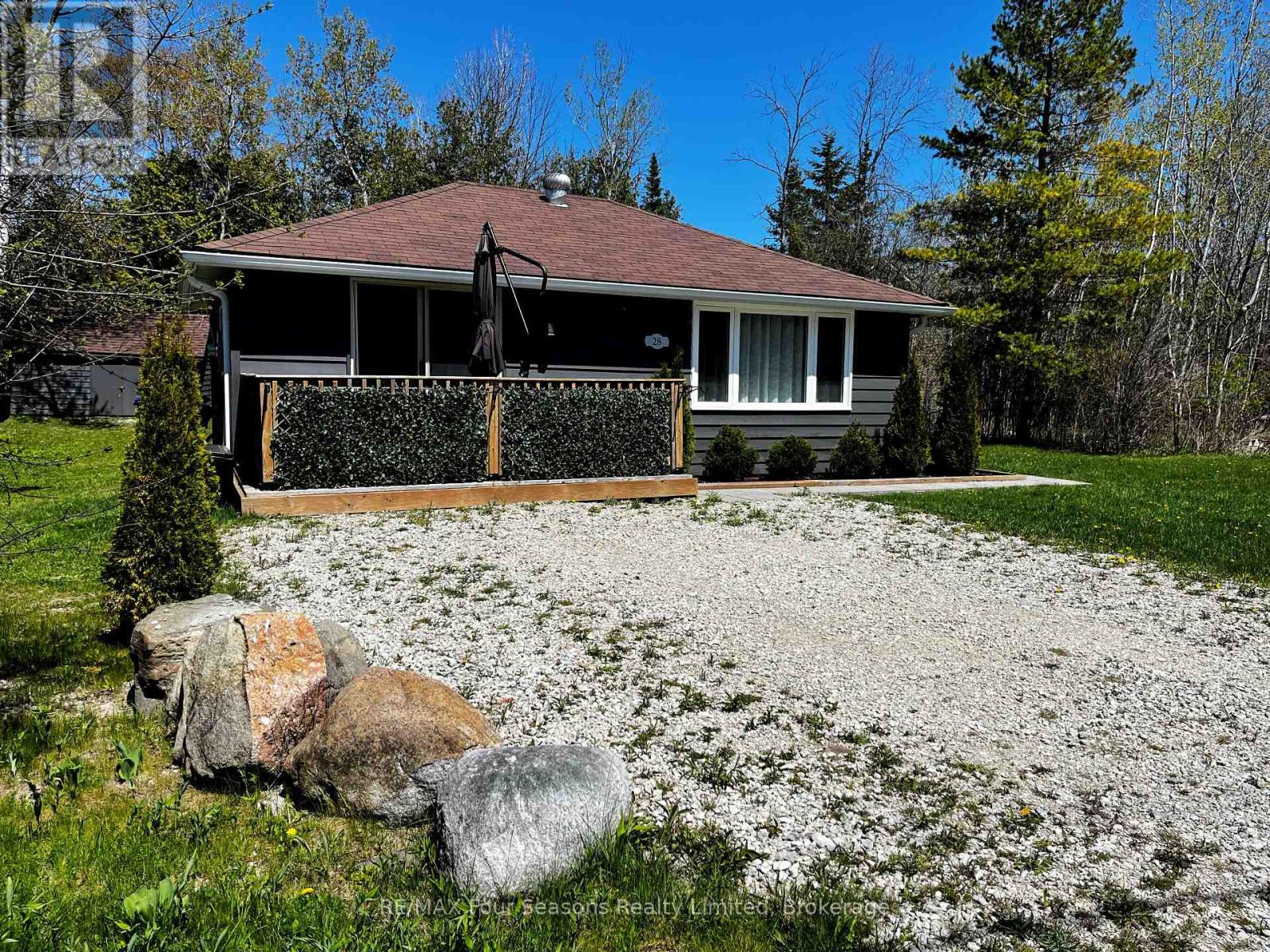 28 Betty Boulevard, Wasaga Beach, Ontario L9Z 2Y4 - Photo 3 - S12153365