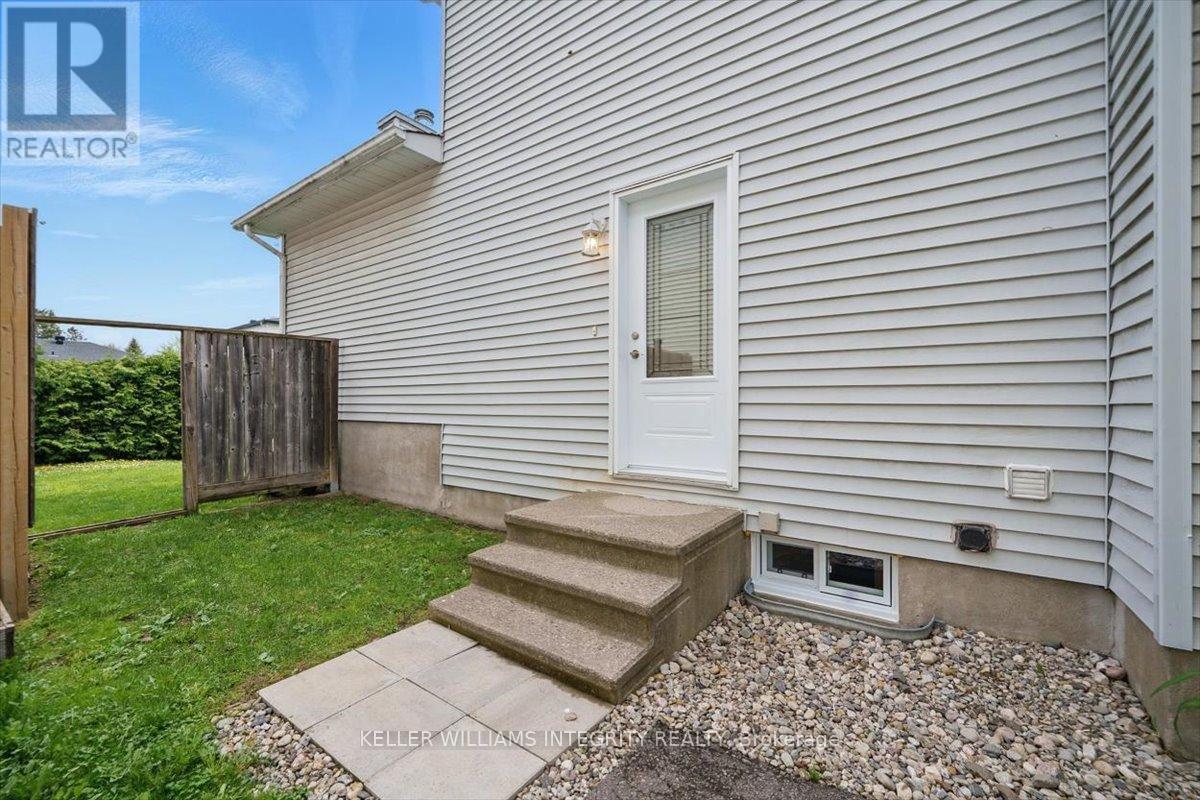 1561 Verchere Street, Ottawa, Ontario  K1C 6B8 - Photo 36 - X12153261