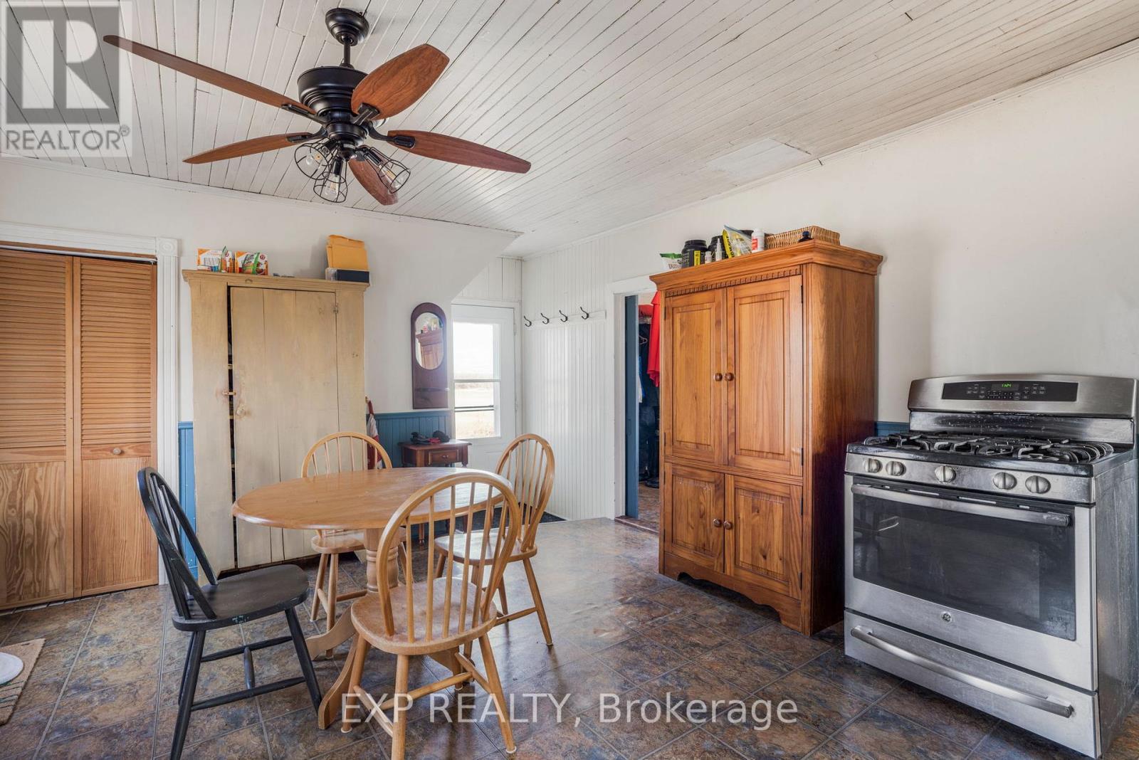 20405 Laggan-Glenelg Road, North Glengarry, Ontario  K0B 1E0 - Photo 12 - X12153339