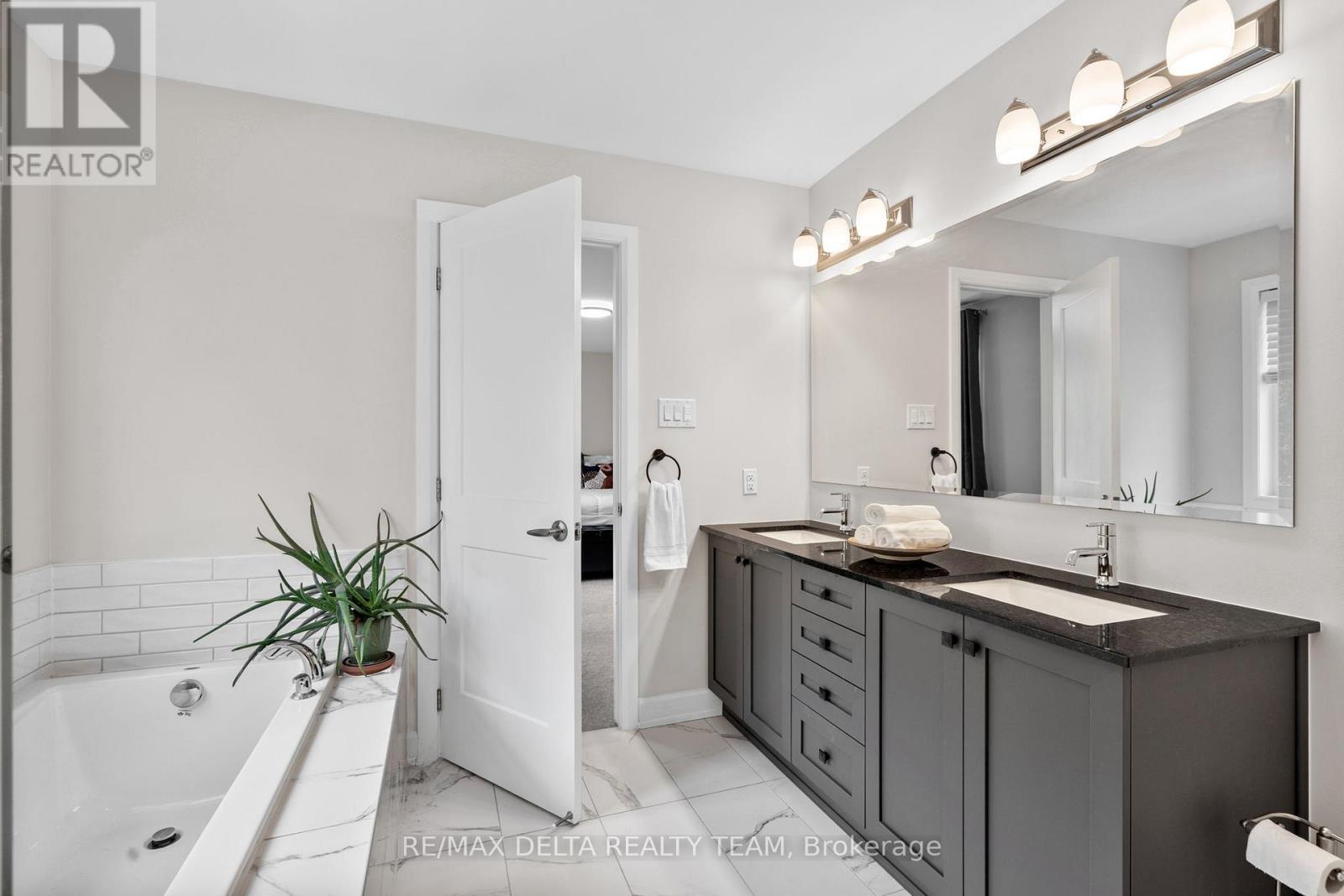 820 Mercier Crescent, Ottawa, Ontario  K1W 0N6 - Photo 23 - X12153377