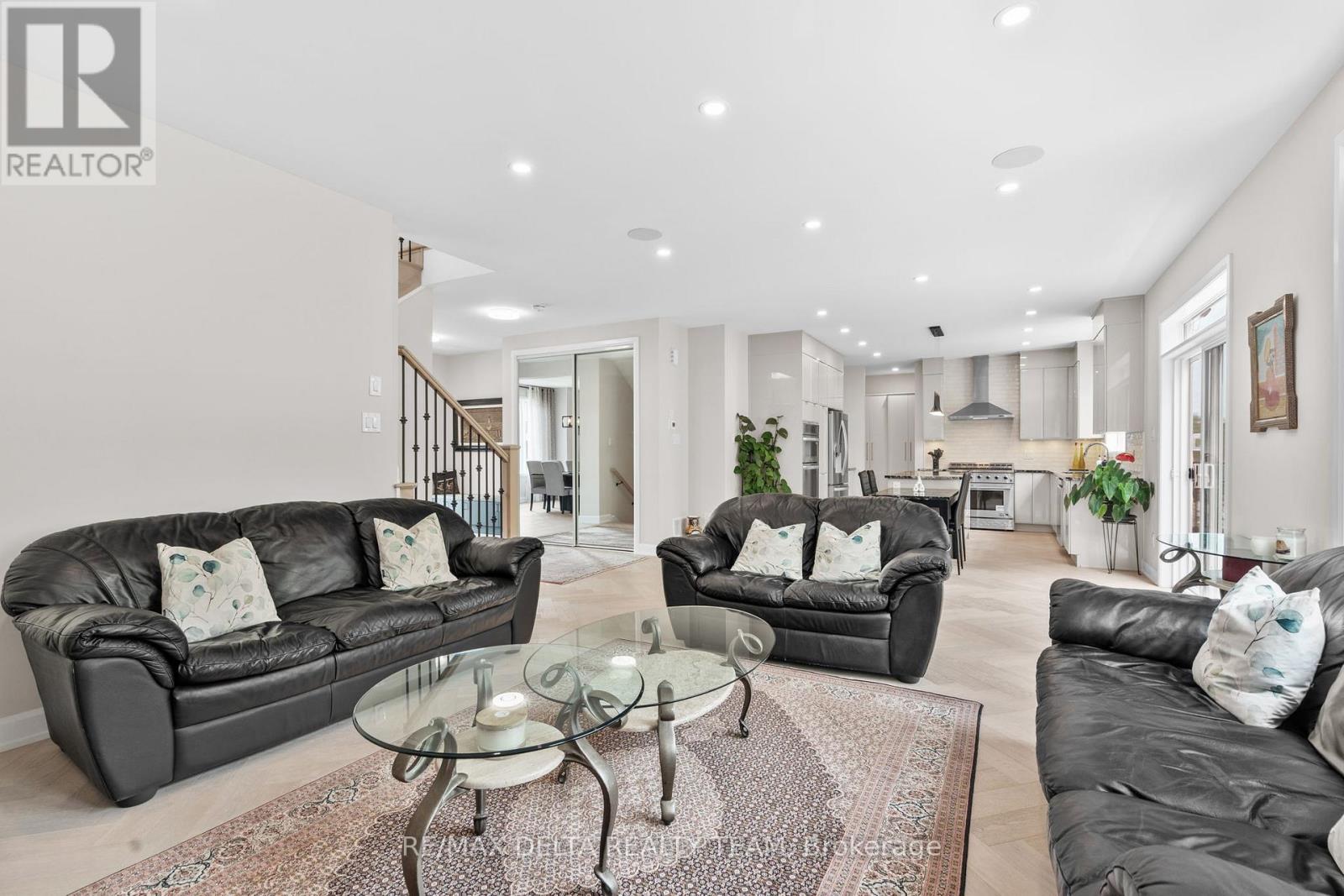 820 Mercier Crescent, Ottawa, Ontario  K1W 0N6 - Photo 9 - X12153377