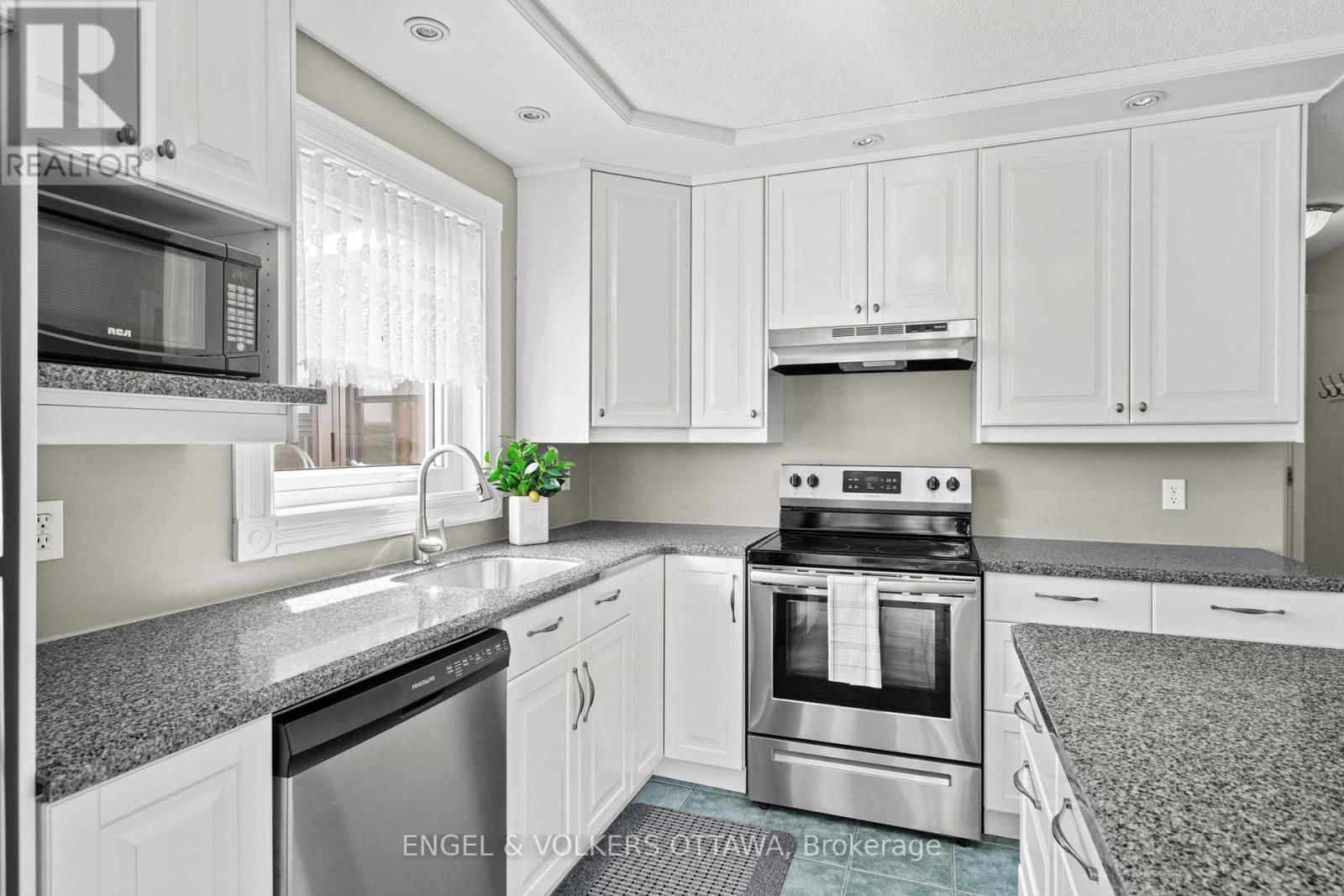 2867 Stagecoach Road, Ottawa, Ontario  K0A 2W0 - Photo 10 - X12153460