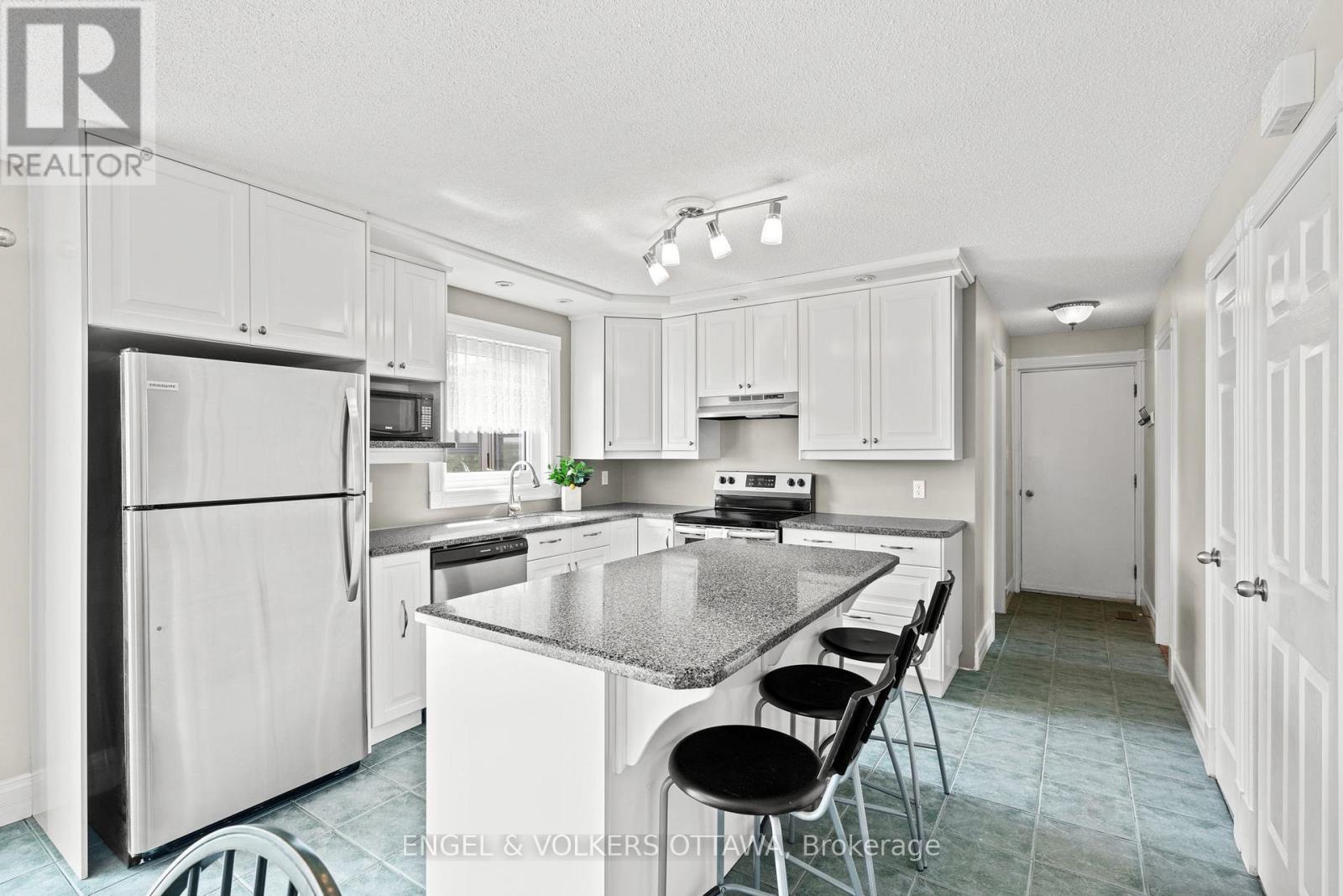 2867 Stagecoach Road, Ottawa, Ontario  K0A 2W0 - Photo 9 - X12153460