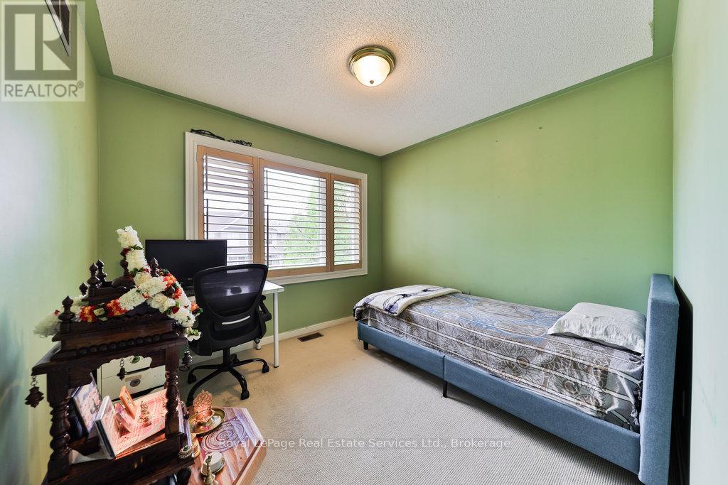 1332 Sagewood Crescent, Oakville, Ontario  L6M 4A4 - Photo 23 - W12153335