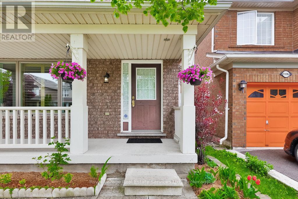 1332 Sagewood Crescent, Oakville, Ontario  L6M 4A4 - Photo 3 - W12153335