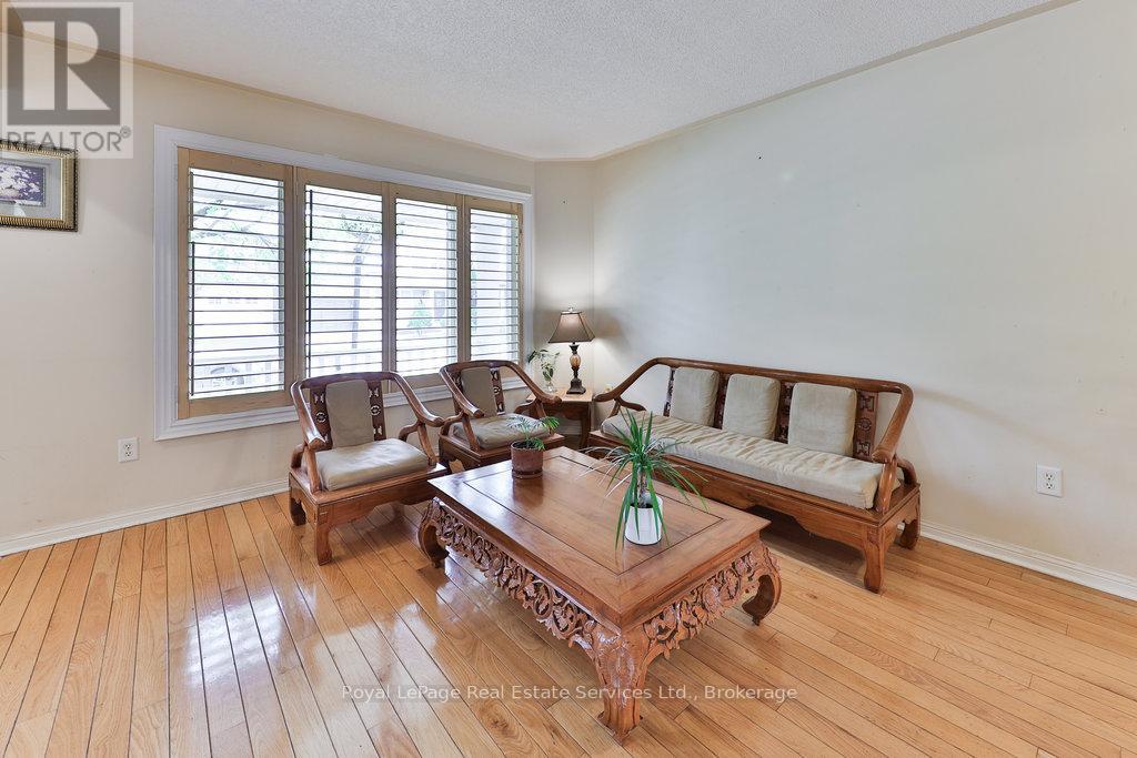 1332 Sagewood Crescent, Oakville, Ontario  L6M 4A4 - Photo 5 - W12153335