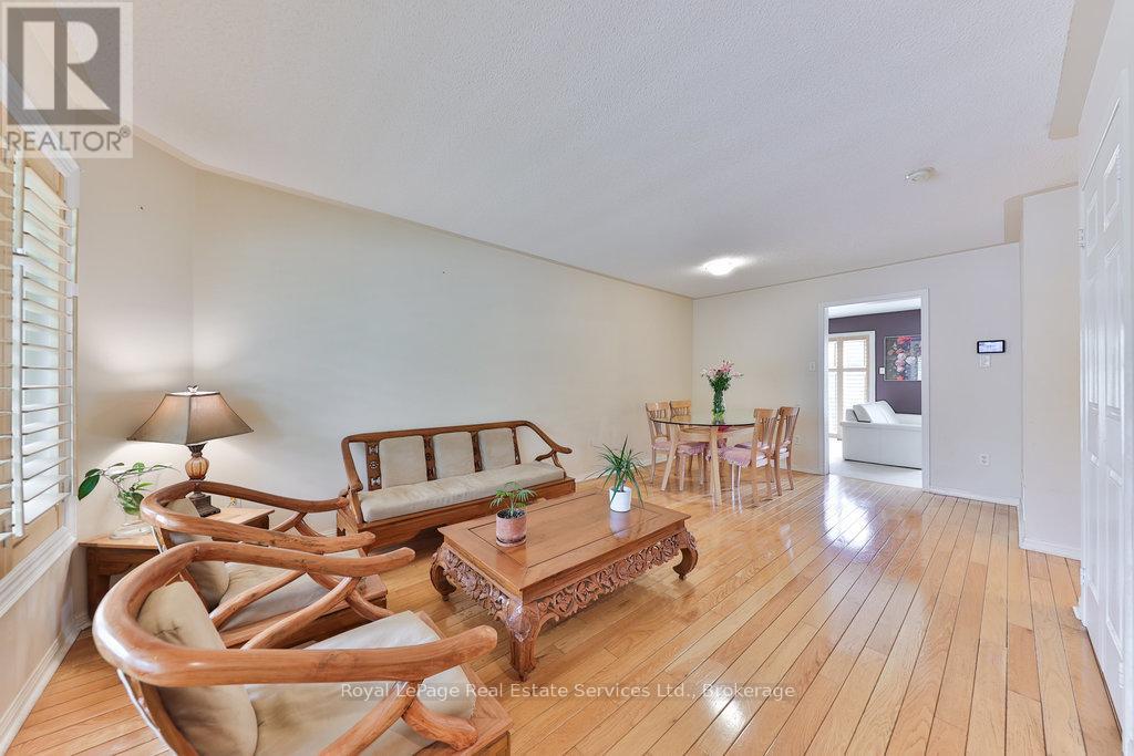 1332 Sagewood Crescent, Oakville, Ontario  L6M 4A4 - Photo 6 - W12153335