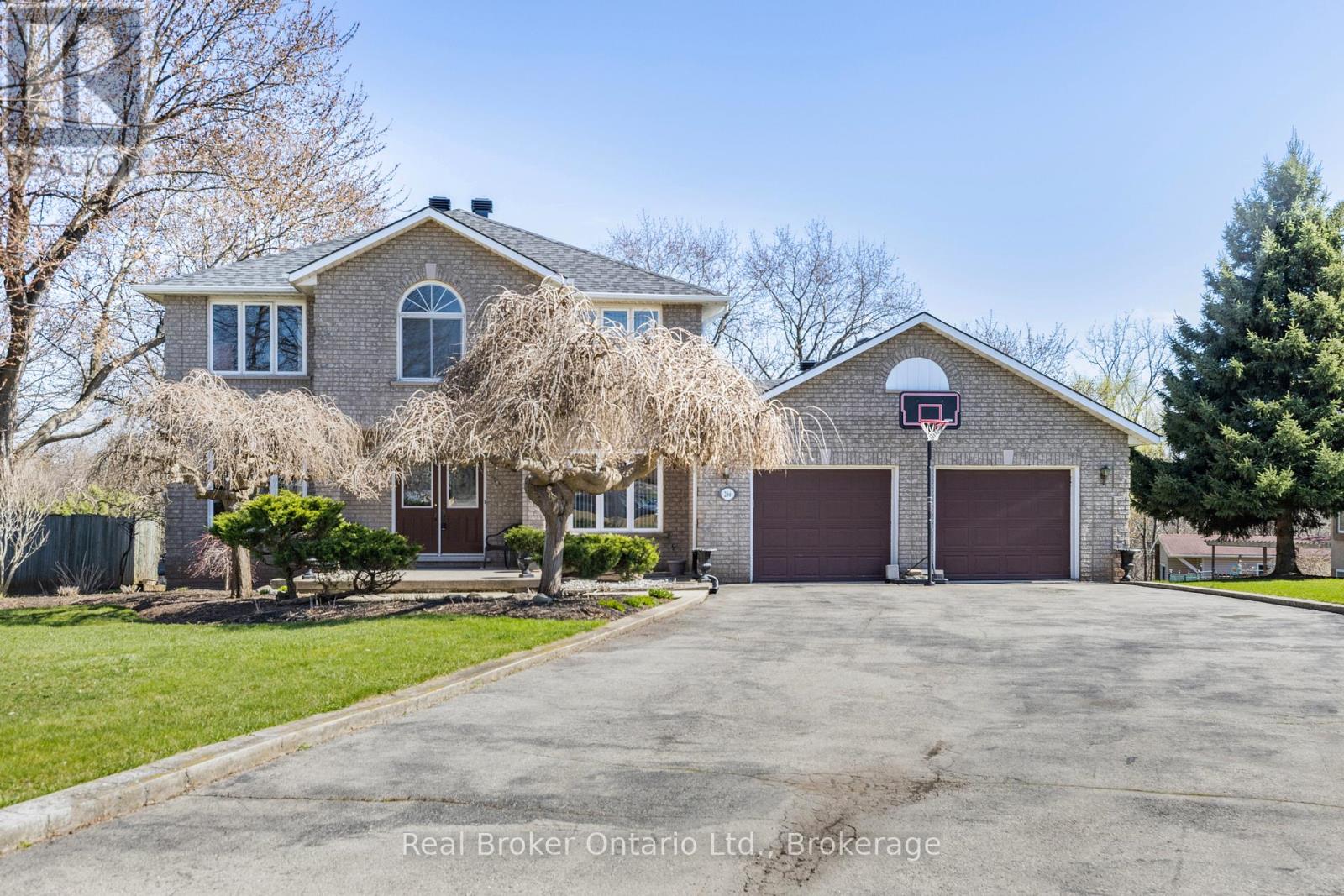 266 Sumach Drive, Burlington, Ontario  L7T 0B5 - Photo 1 - W12153381