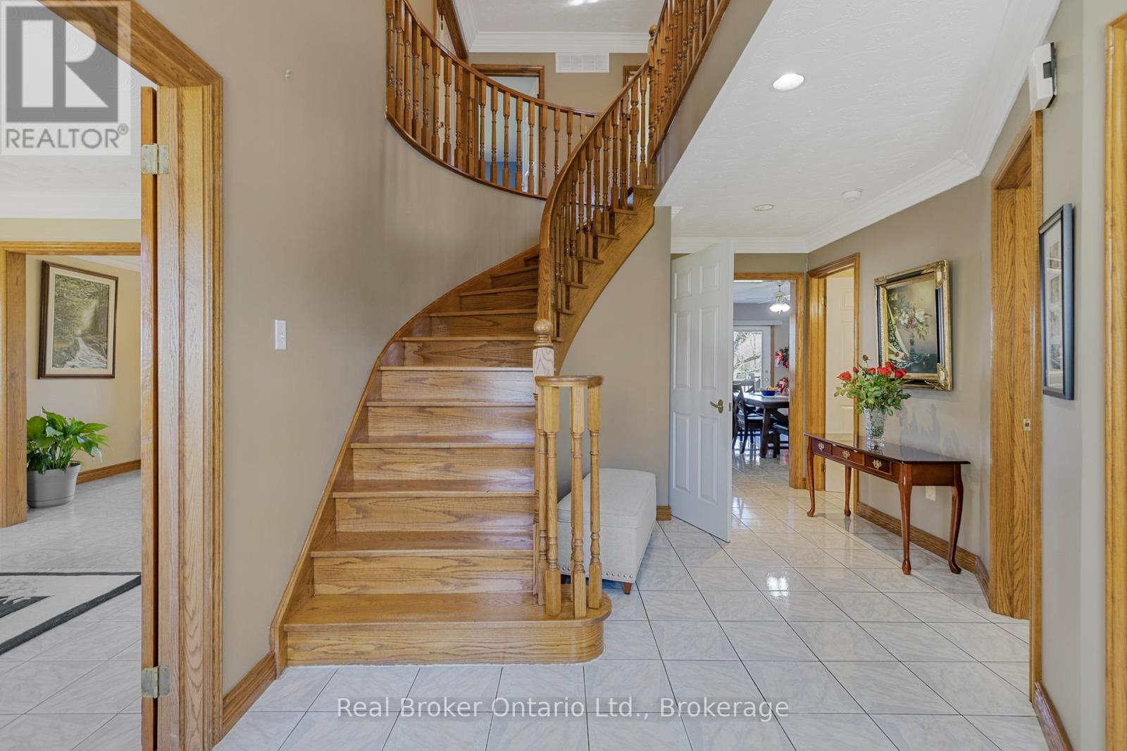 266 Sumach Drive, Burlington, Ontario  L7T 0B5 - Photo 7 - W12153381
