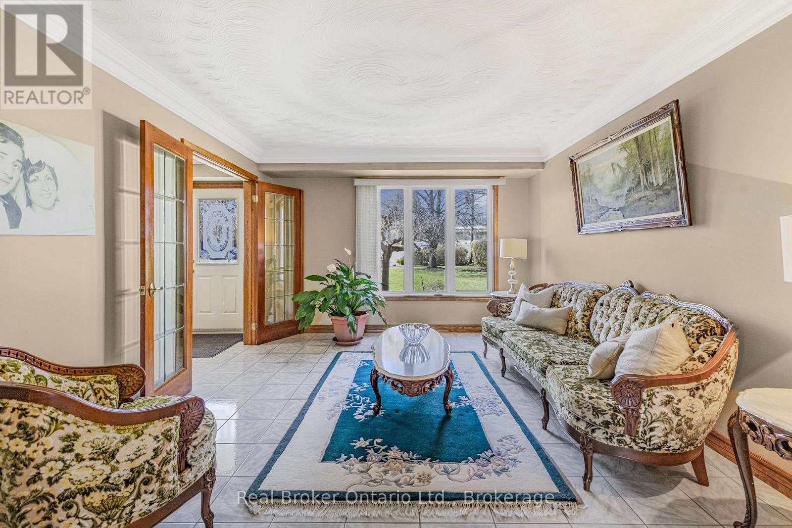266 Sumach Drive, Burlington, Ontario  L7T 0B5 - Photo 8 - W12153381