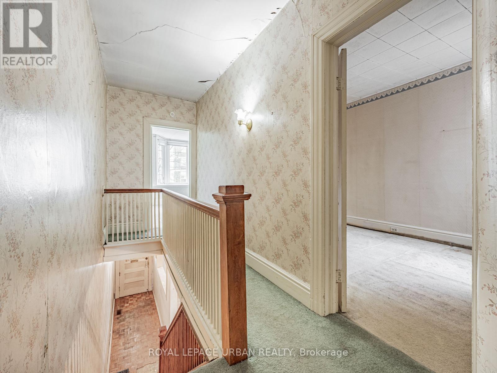 28 Eastmount Avenue, Toronto, Ontario  M4K 1V1 - Photo 11 - E12153154