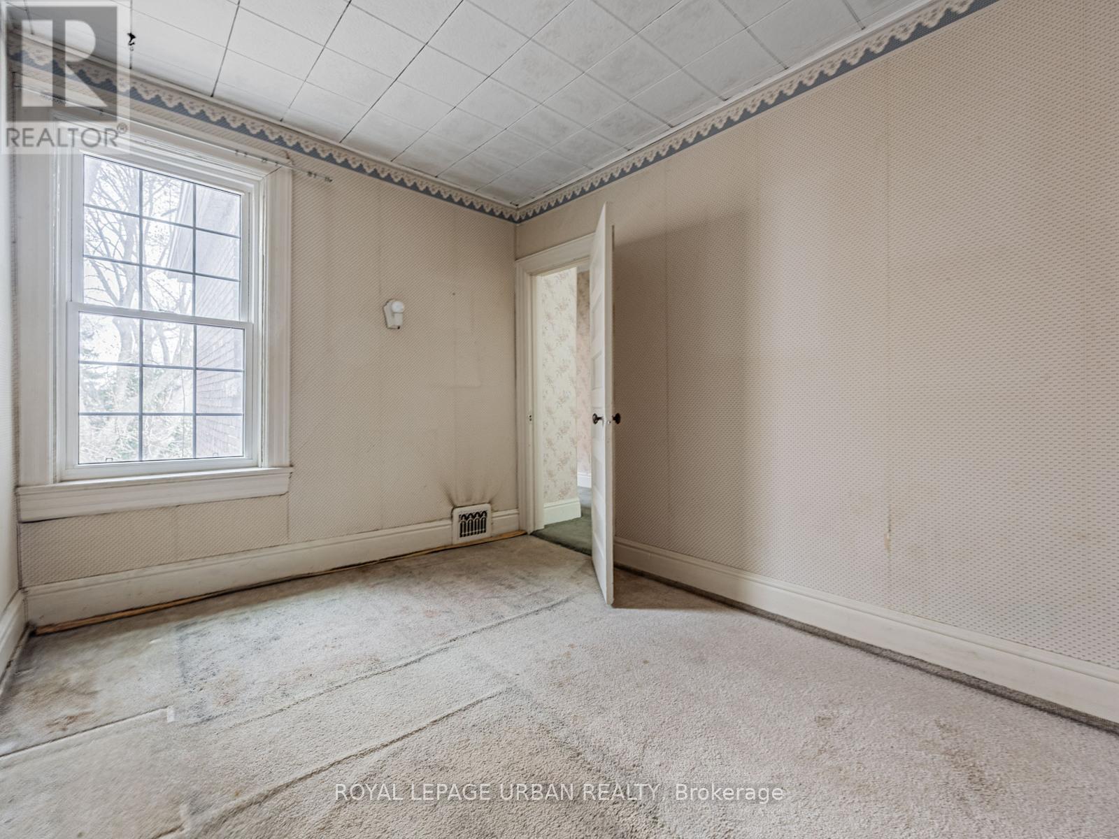 28 Eastmount Avenue, Toronto, Ontario  M4K 1V1 - Photo 12 - E12153154