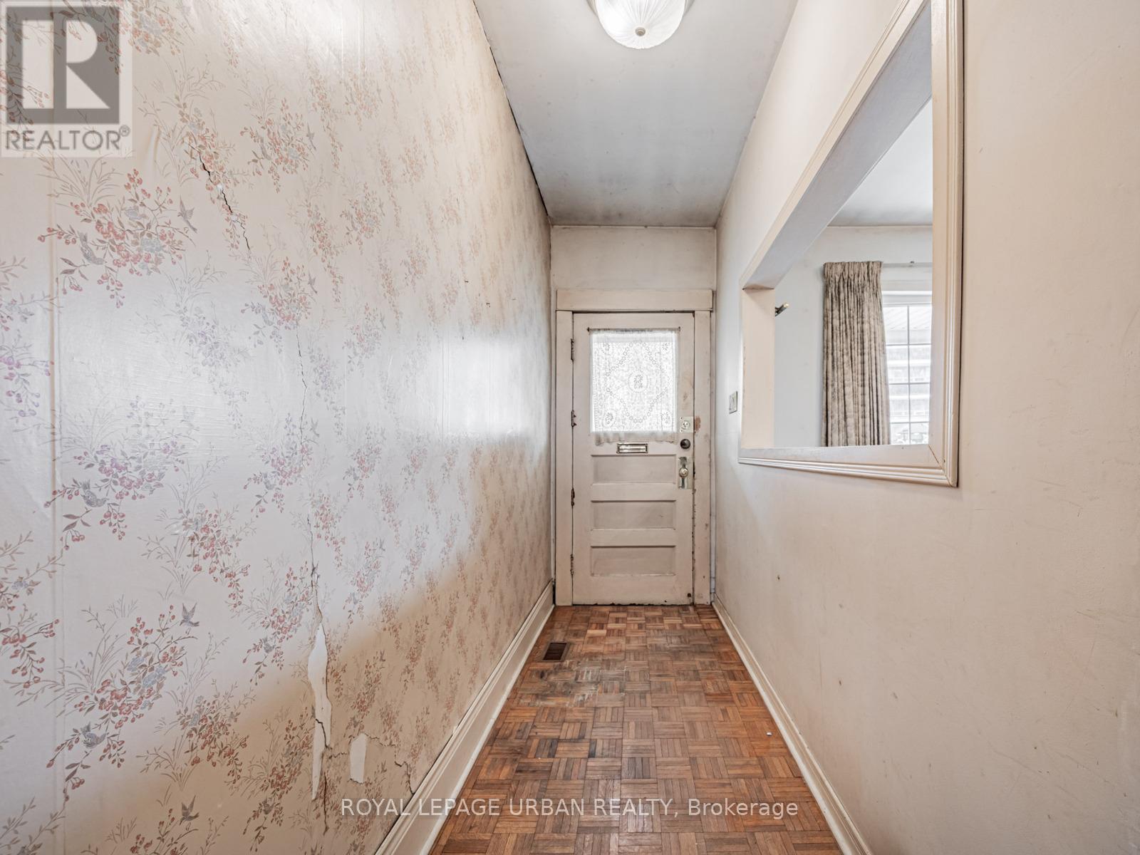 28 Eastmount Avenue, Toronto, Ontario  M4K 1V1 - Photo 3 - E12153154