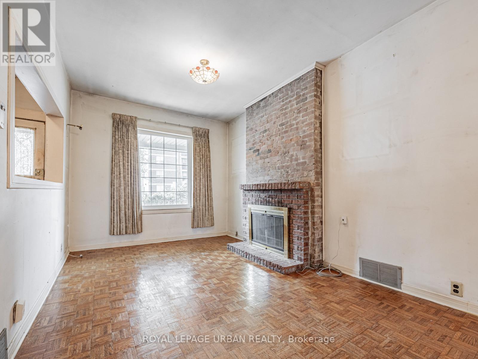28 Eastmount Avenue, Toronto, Ontario  M4K 1V1 - Photo 4 - E12153154