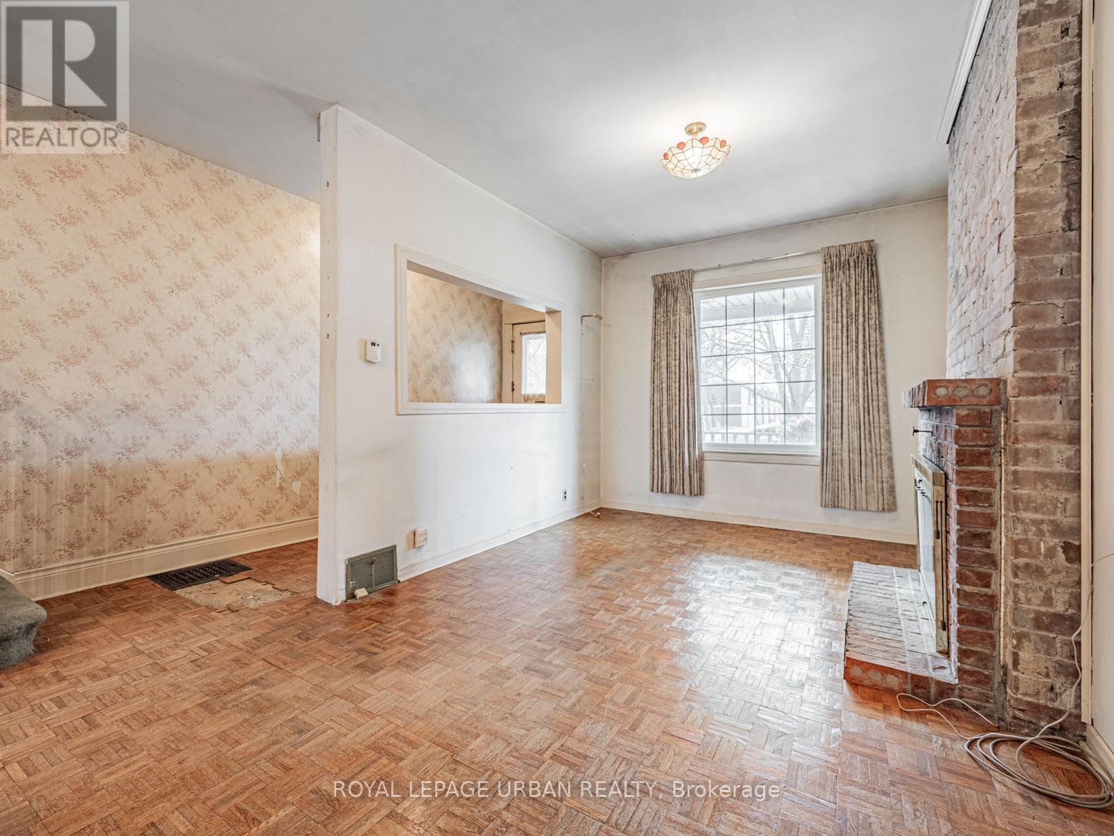 28 Eastmount Avenue, Toronto, Ontario  M4K 1V1 - Photo 5 - E12153154