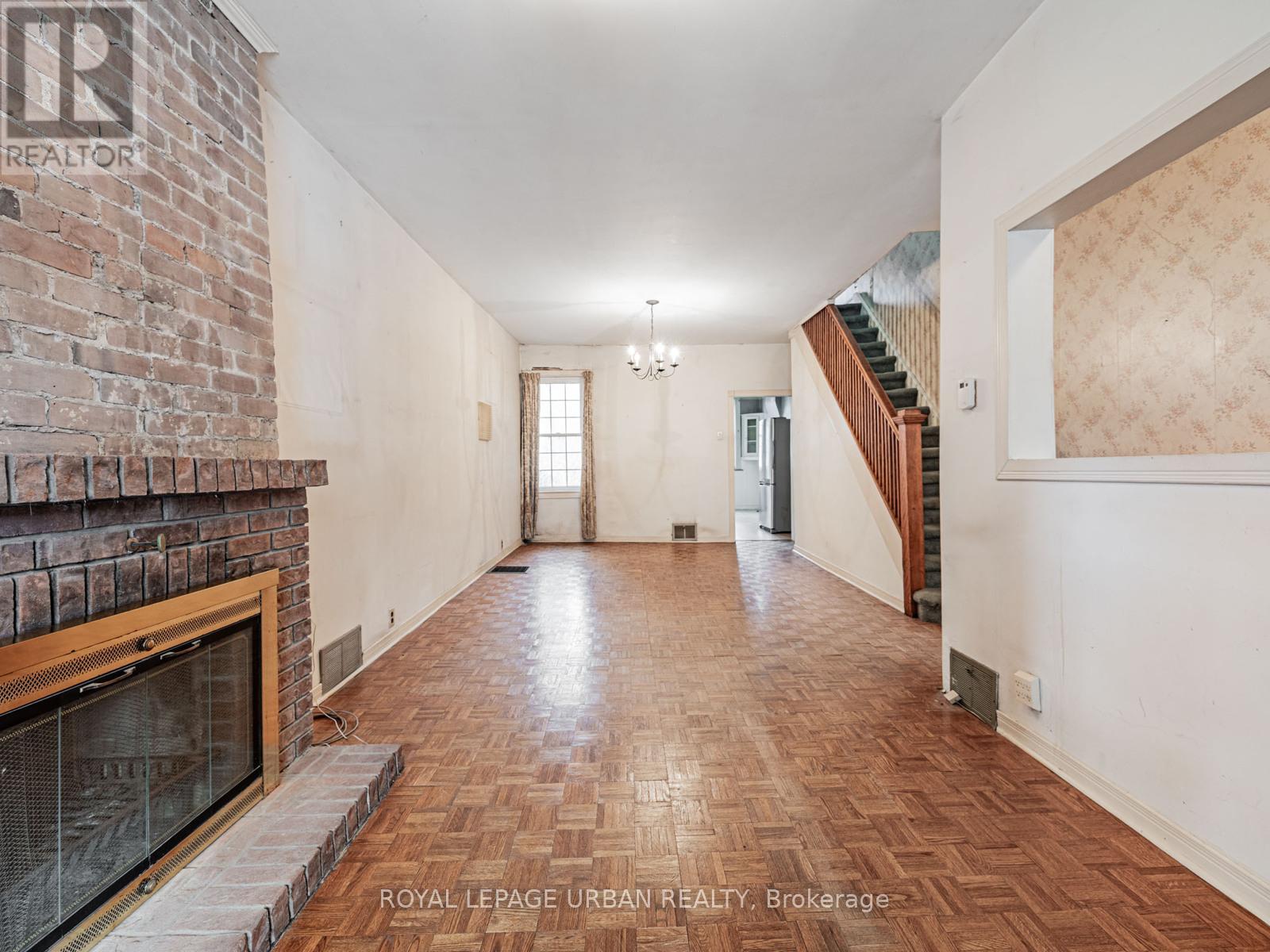 28 Eastmount Avenue, Toronto, Ontario  M4K 1V1 - Photo 6 - E12153154
