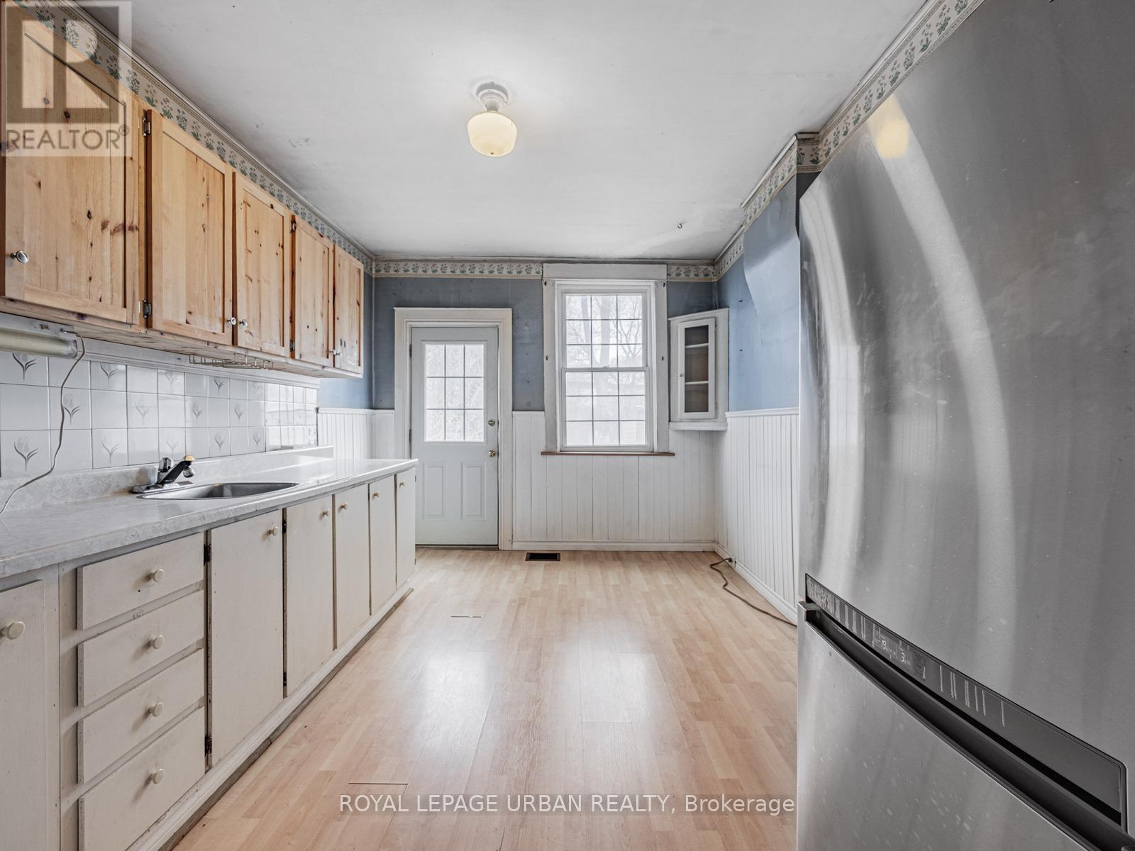 28 Eastmount Avenue, Toronto, Ontario  M4K 1V1 - Photo 8 - E12153154