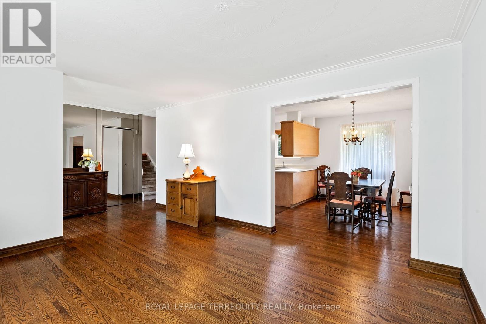 52 Cathedral Bluffs Drive, Toronto (Cliffcrest), Ontario  M1M 2T9 - Photo 12 - E12153297