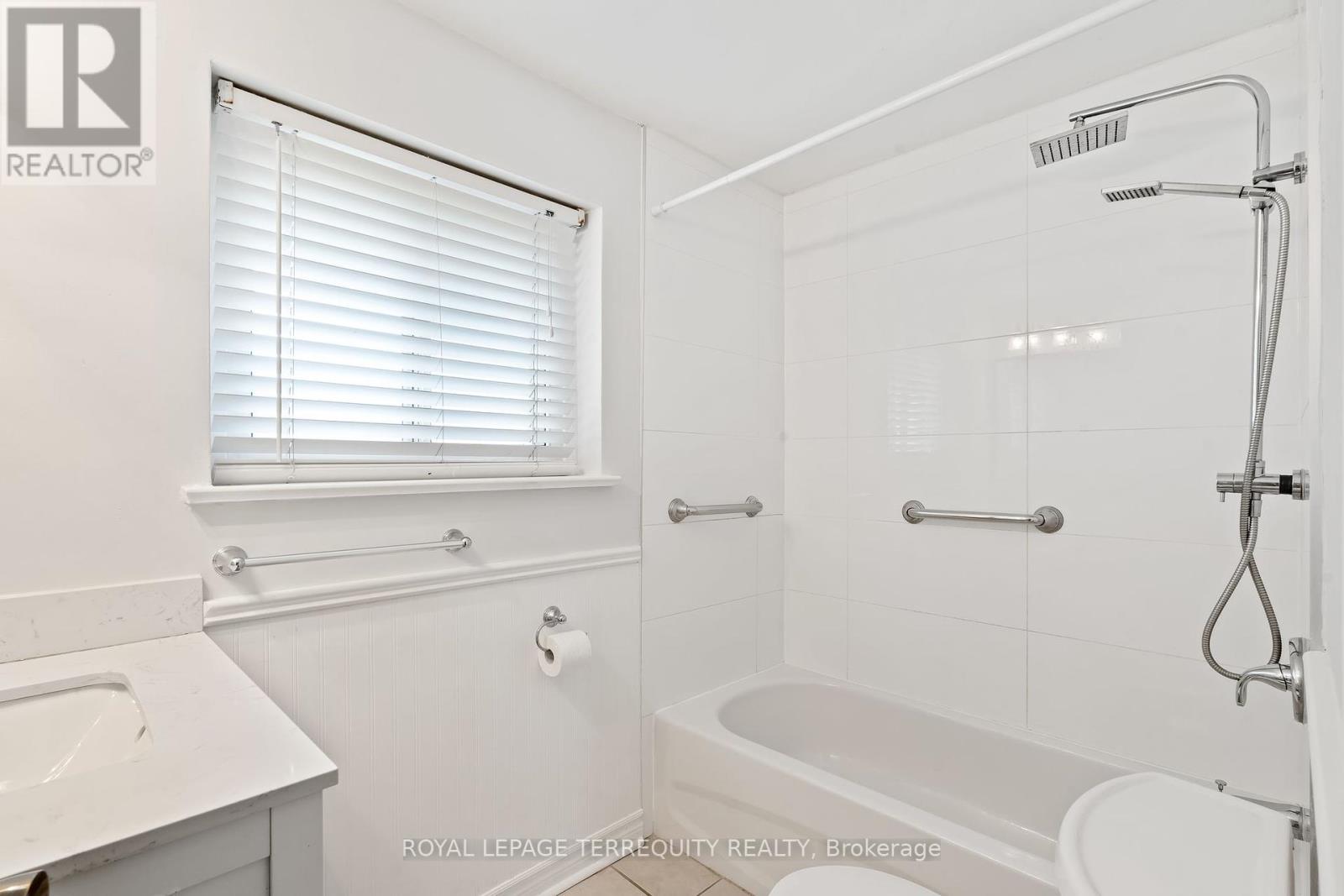 52 Cathedral Bluffs Drive, Toronto (Cliffcrest), Ontario  M1M 2T9 - Photo 26 - E12153297