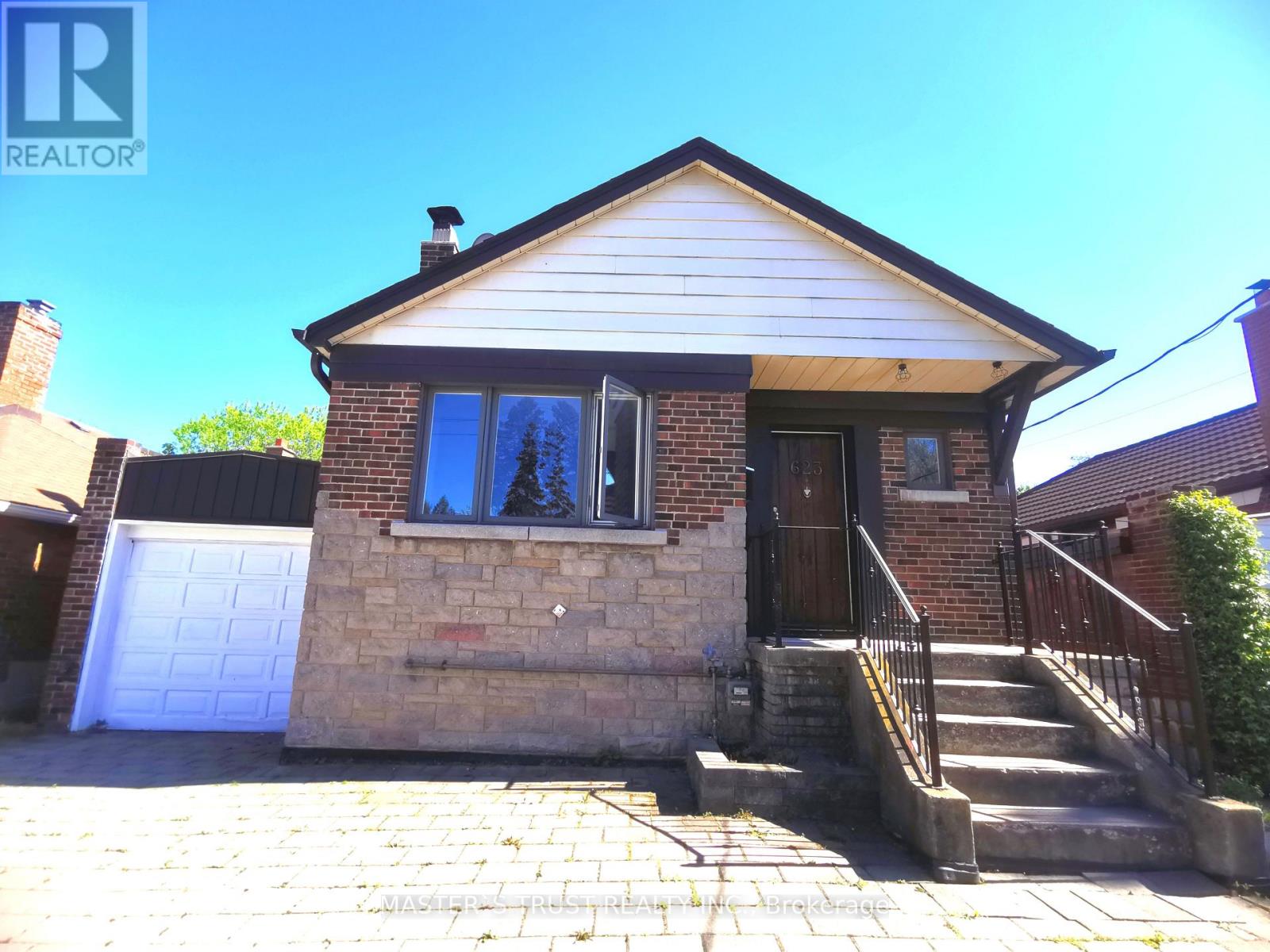 623 O' Connor Drive, Toronto, Ontario  M4C 3A5 - Photo 1 - E12153410
