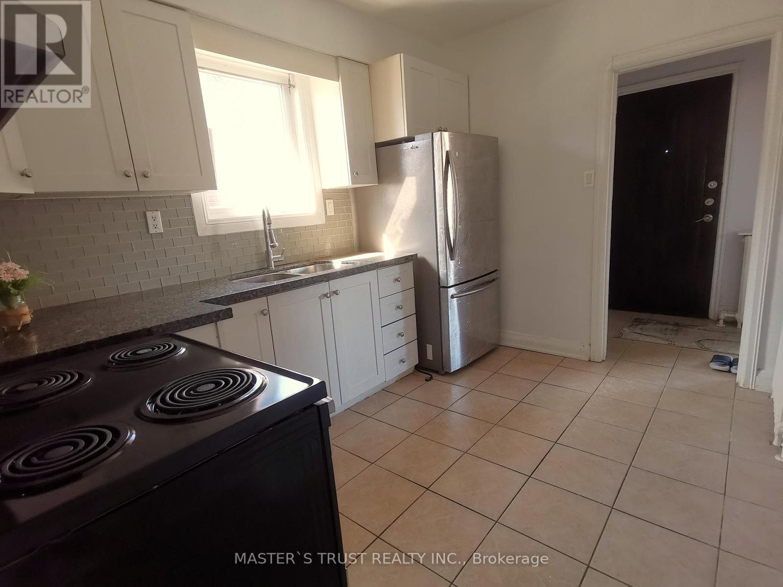 623 O' Connor Drive, Toronto, Ontario  M4C 3A5 - Photo 15 - E12153410