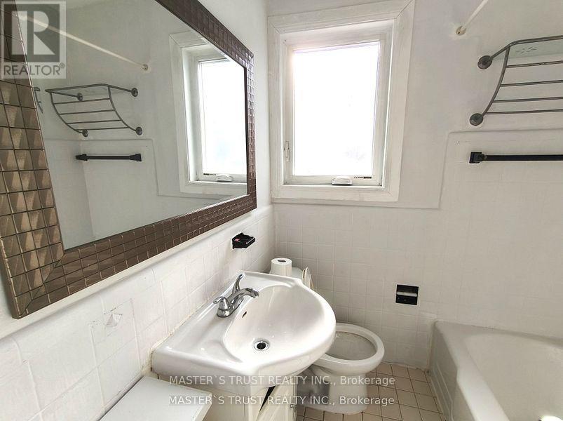 623 O' Connor Drive, Toronto, Ontario  M4C 3A5 - Photo 16 - E12153410