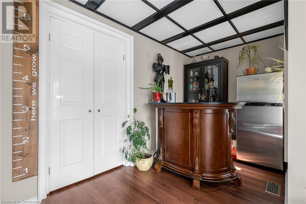 Property at 33 ROSEDALE Avenue image 4