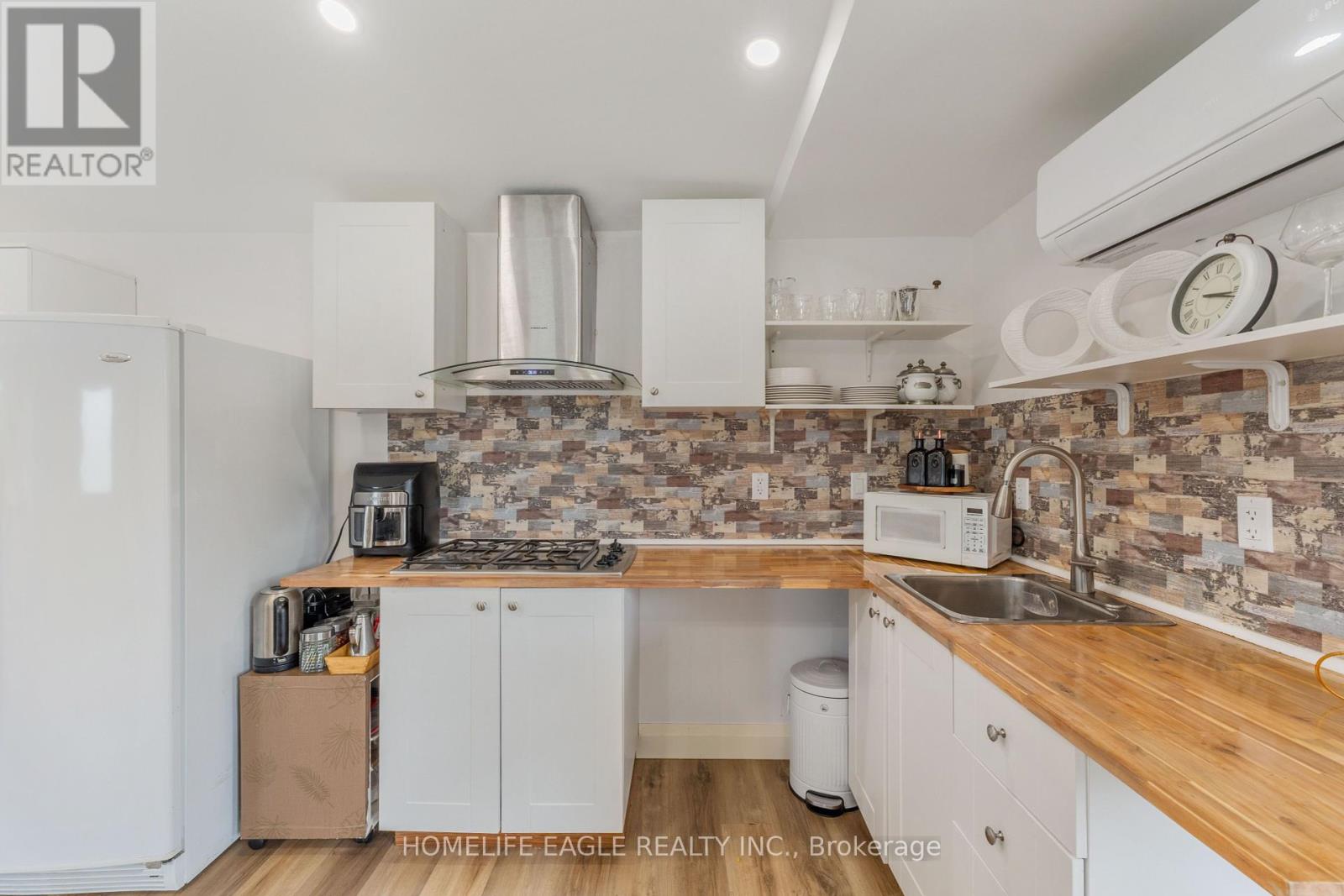 3 Hughes Street, Richmond Hill, Ontario  L4E 2V9 - Photo 8 - N12153276