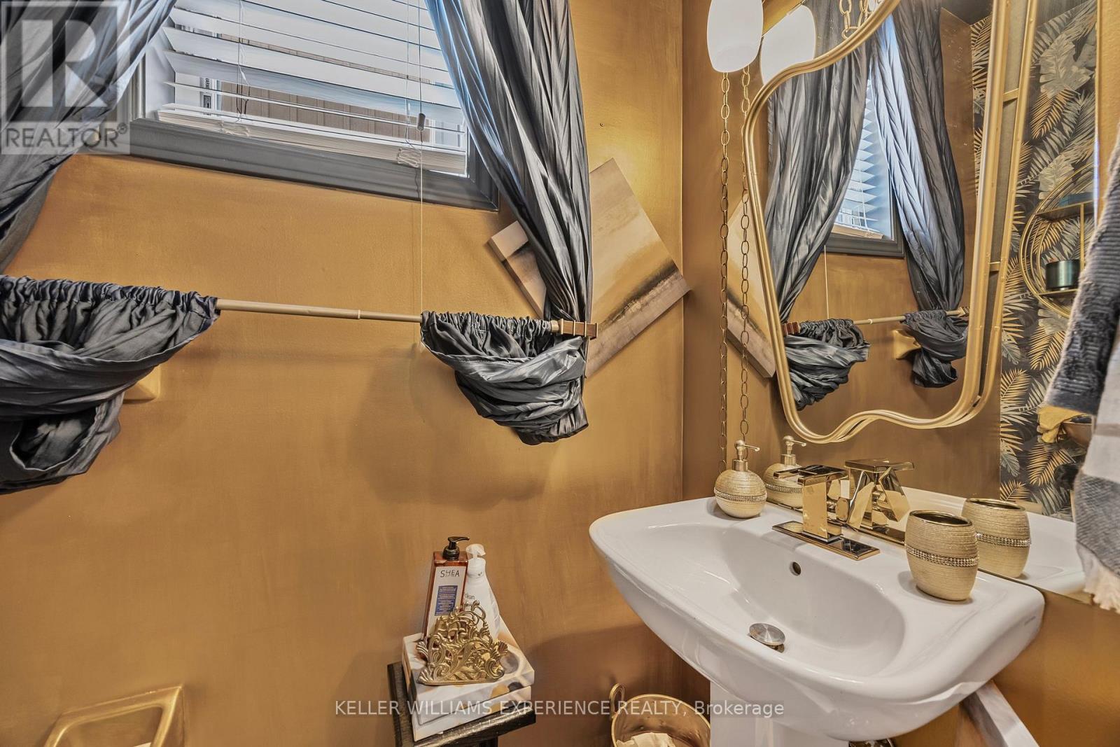 48 Collier Crescent, Essa, Ontario  L3W 0M6 - Photo 23 - N12153295