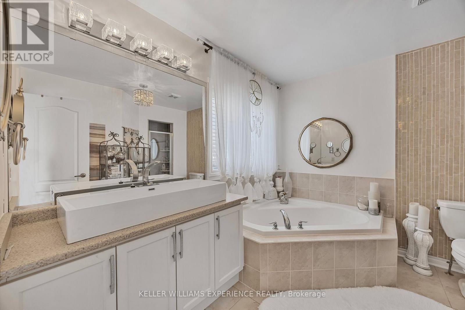 48 Collier Crescent, Essa, Ontario  L3W 0M6 - Photo 33 - N12153295