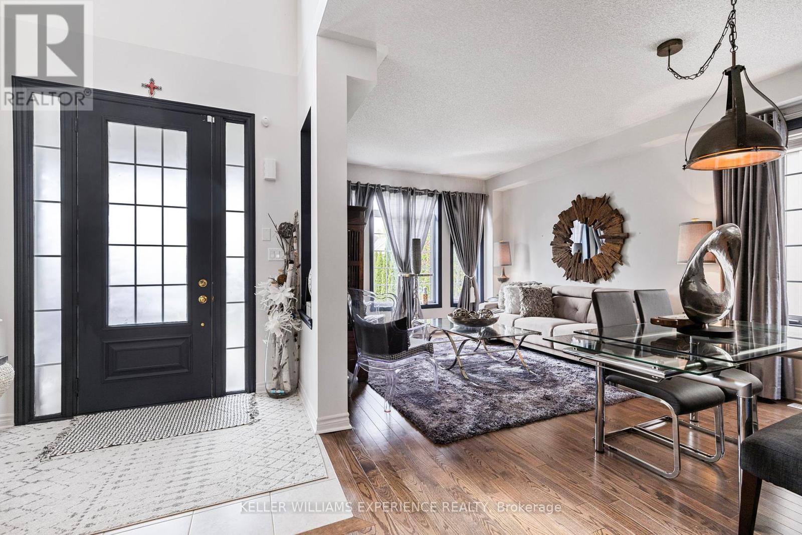 48 Collier Crescent, Essa, Ontario  L3W 0M6 - Photo 5 - N12153295